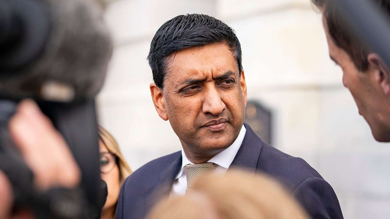 Khanna says he'd consider saving Speaker Johnson if House votes for Ukraine aid, Baltimore bridge repair