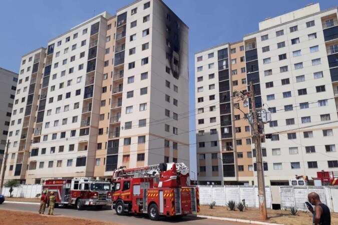 Casal e bebÃª morrem ao se jogar de prÃ©dio em chamas