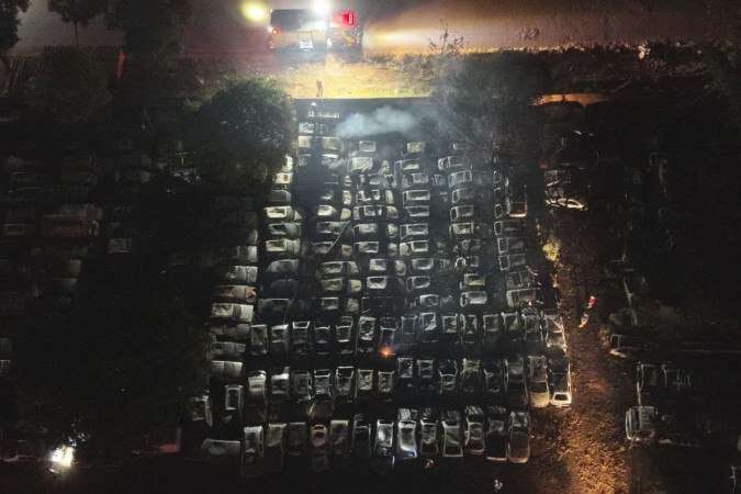 IncÃªndios atingem 168 carros em garagem; veja vÃ­deo