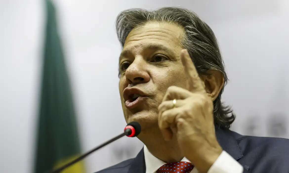 Haddad anuncia corte de R$ 15 bilhÃµes no orÃ§amento federal