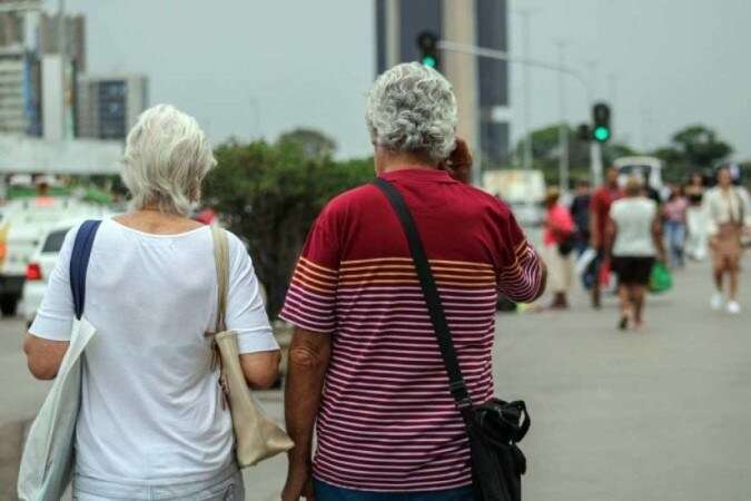 Sem obrigaÃ§Ã£o de votar, idosos podem decidir eleiÃ§Ãµes no prÃ³ximo domingo