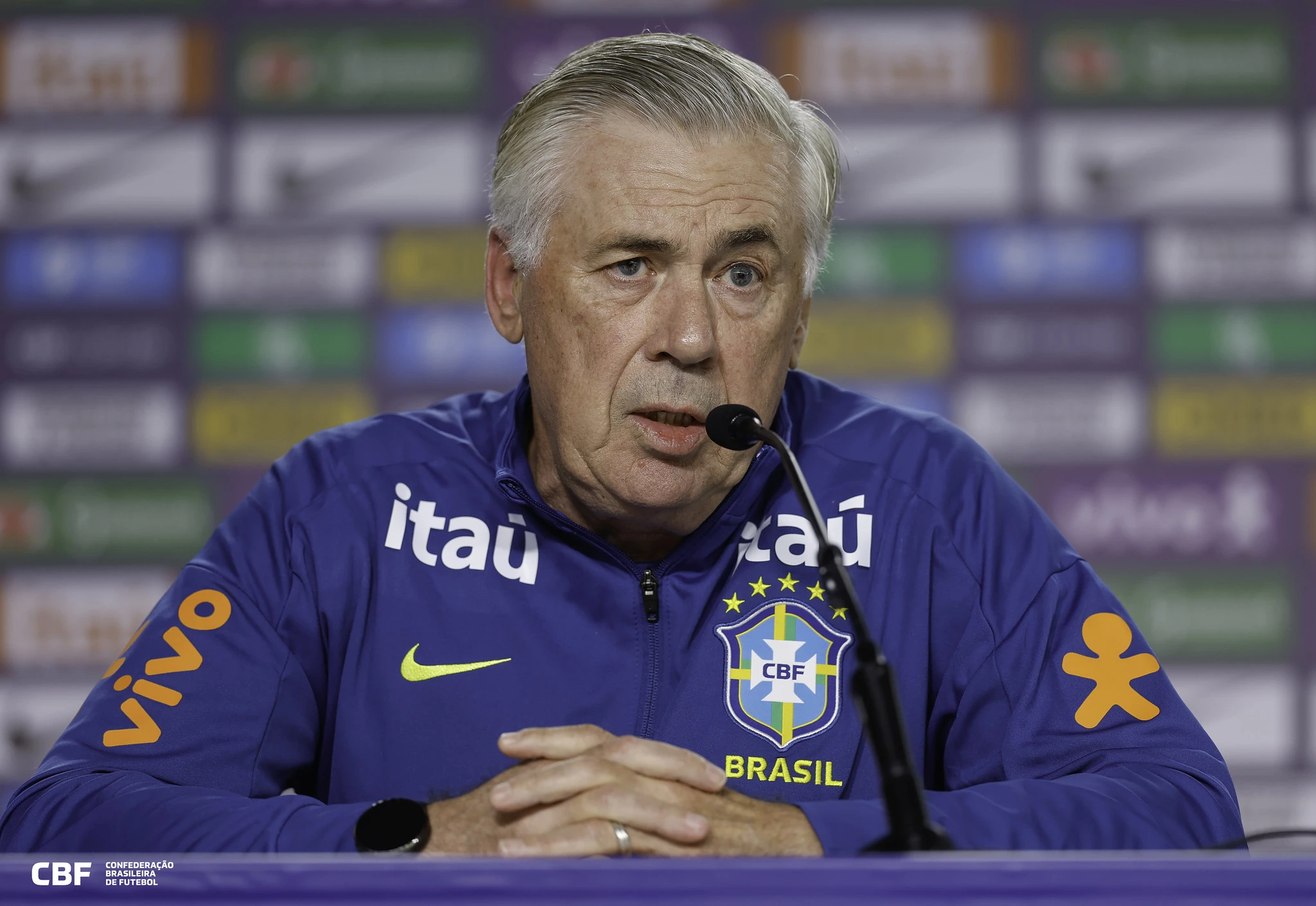Ancelotti revela problema com jogador brasileiro em livro: 'Eu era o chefe e tive de lembrá-lo'