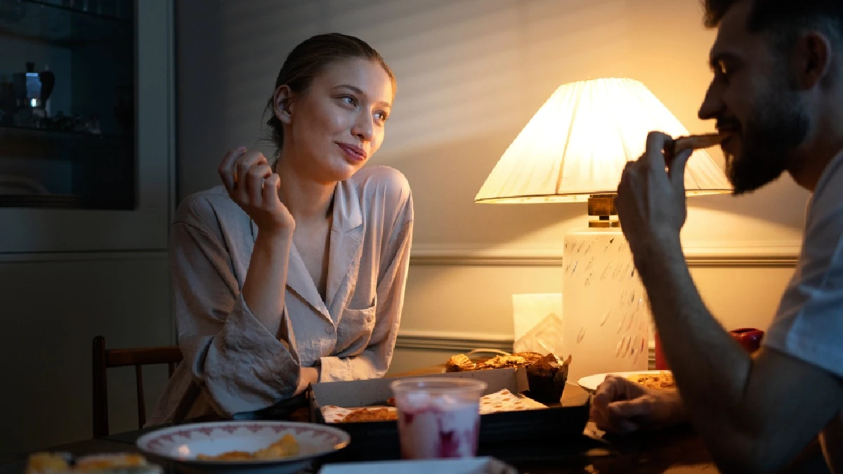 Jantar muito tarde deixa metabolismo lento, atrasa perda de peso e prejudica a saúde