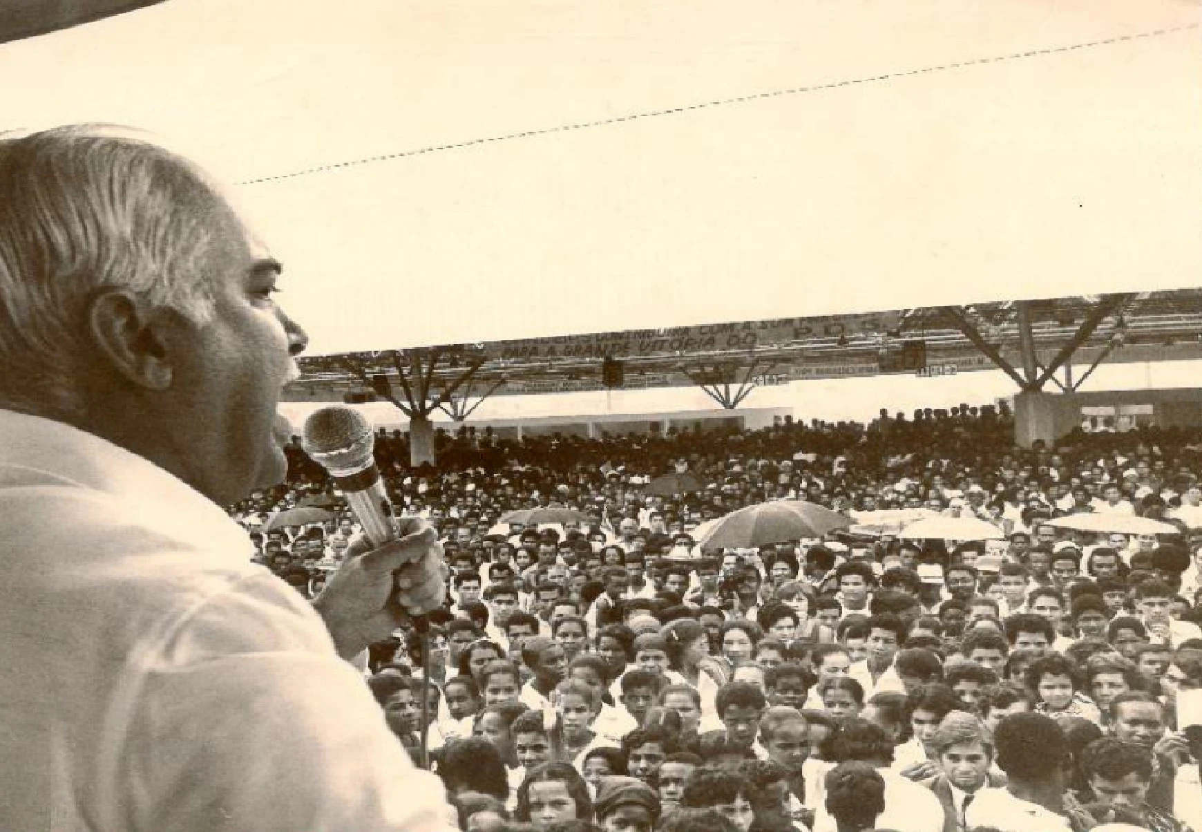 Craque em improvisar nos palanques, ACM completaria hoje 98 anos se estivesse vivo