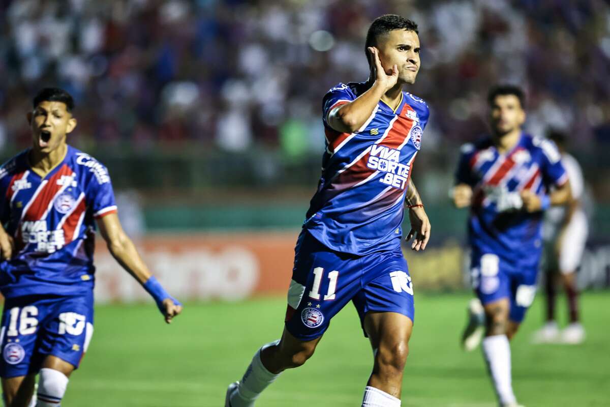 Em jogo com expulsão por peteleco, Bahia goleia Jacuipense e vai à final do Baianão