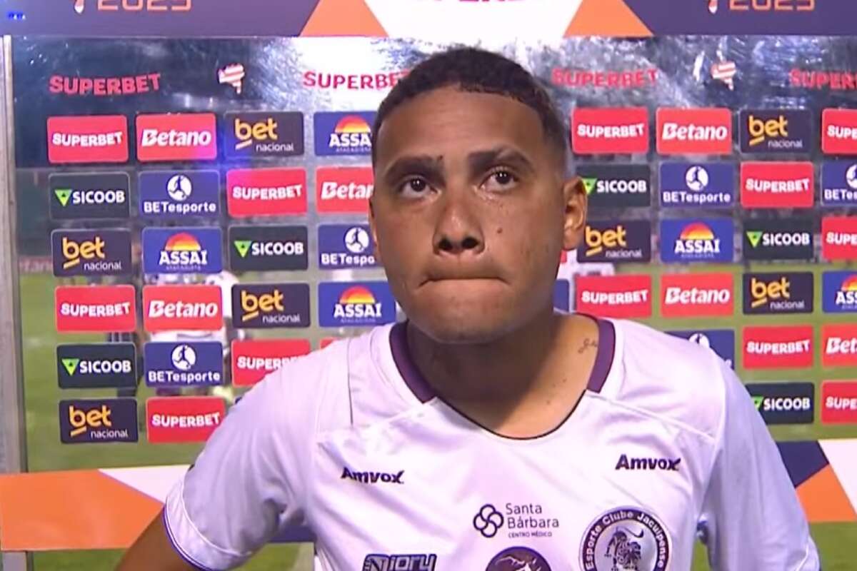 Ex-Vitória lamenta goleada sofrida contra o Bahia: 'Com um a menos é mais difícil ainda'