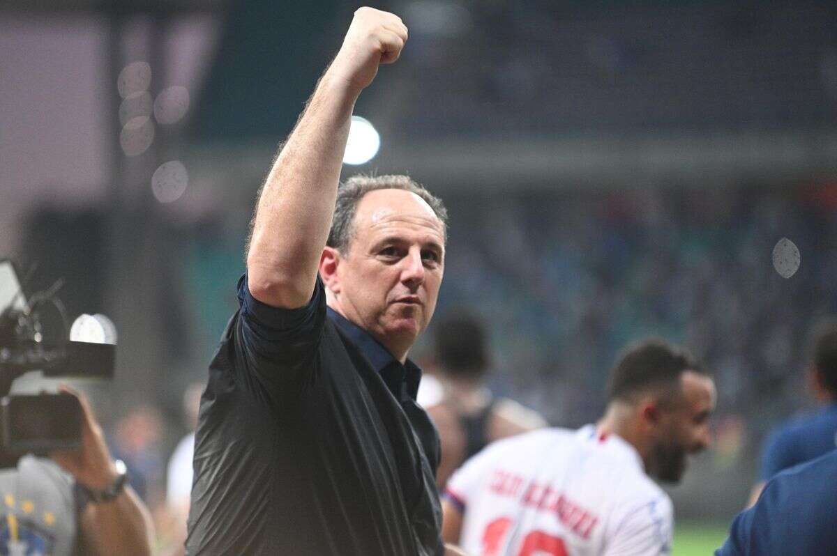 Vaza imagem de suposta nova terceira camisa em homenagem a Rogério Ceni