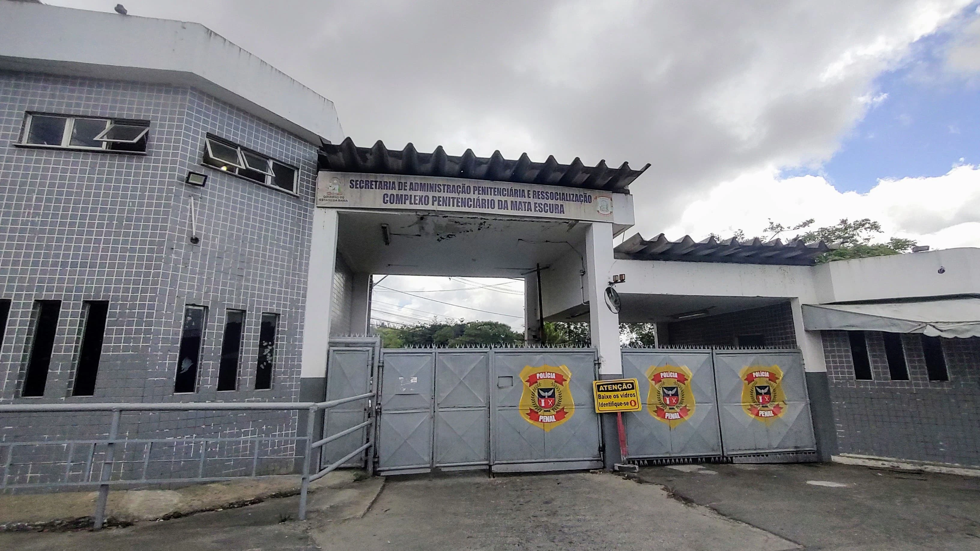 Detento foge durante atividade na área externa do Presídio de Salvador neste domingo