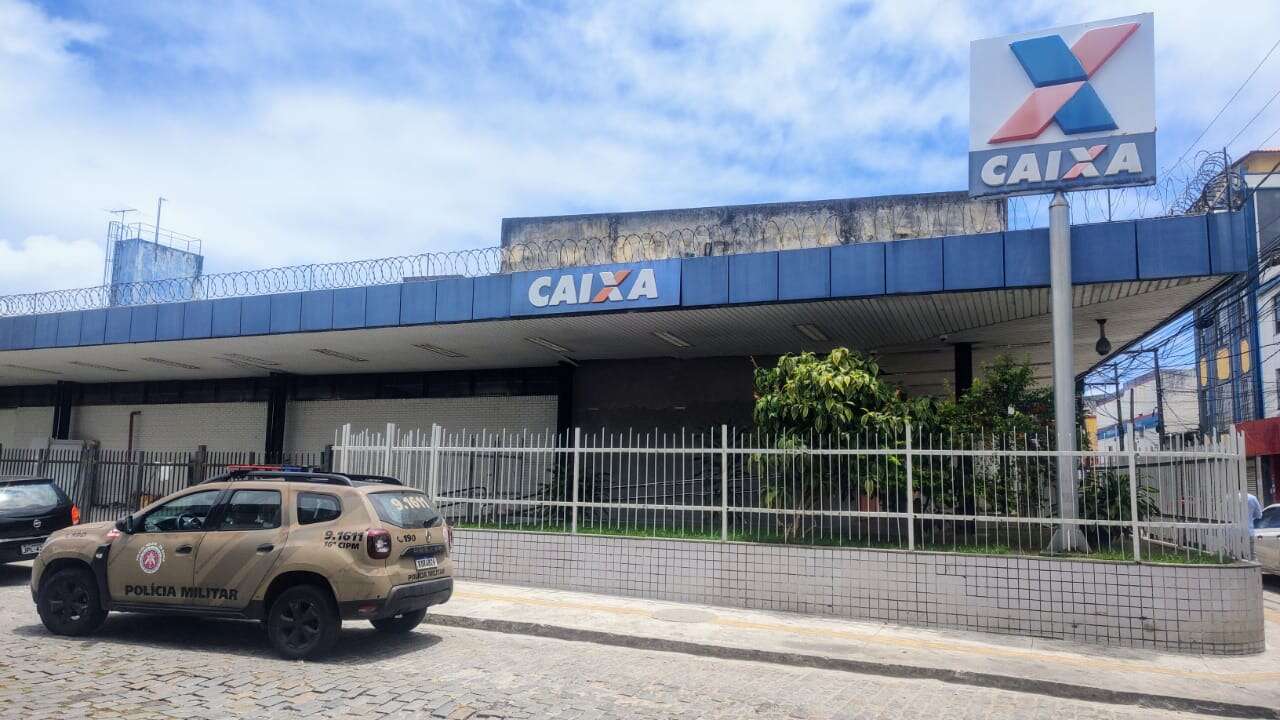 Bandidos rendem seguranças e assaltam agência da Caixa na Calçada