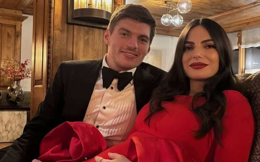 Kelly Piquet mostra Natal com Verstappen e exibe barrigão de grávida