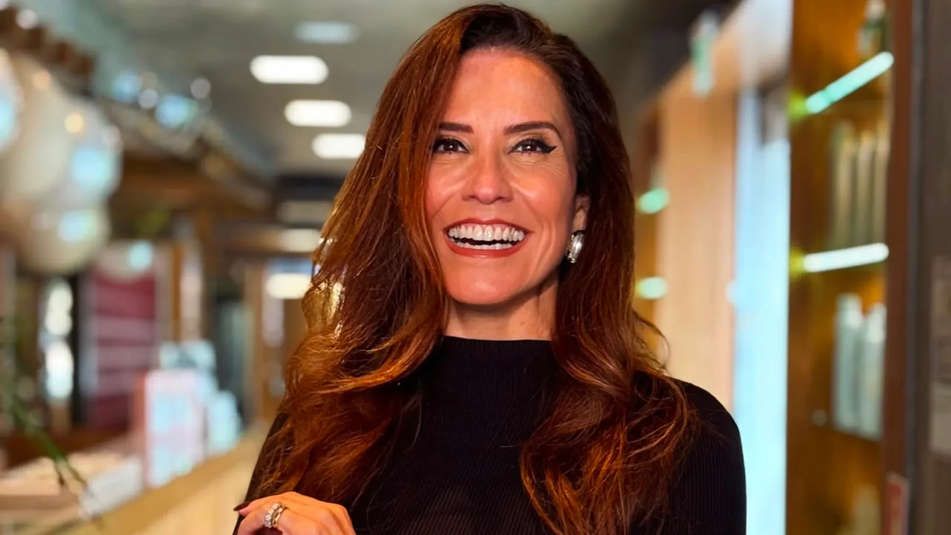 Ex-apresentadora da Globo assina com SBT para comandar telejornal