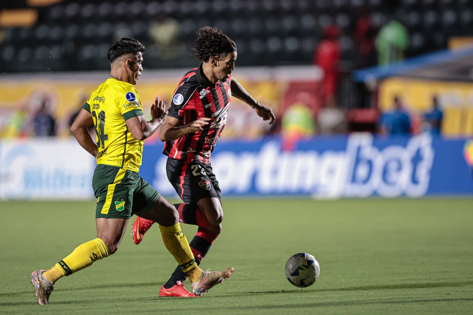 Vitória empilha chances perdidas e fica no empate contra o Defensa y Justicia pela Sul-Americana