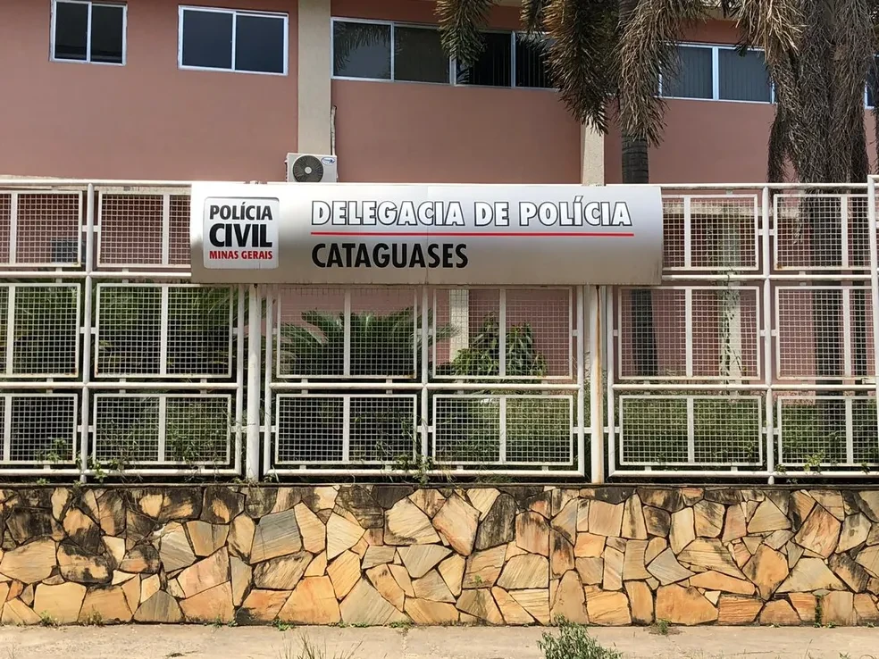 Suspeita de envenenamento: madrasta morre após comer feijão que serviu para marido e enteado