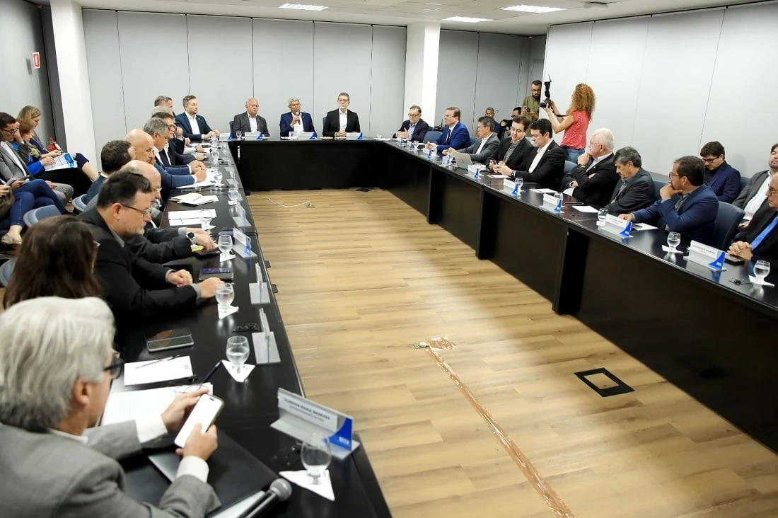 Governo e Fieb criam grupo de trabalho para discutir impactos da taxação de Trump