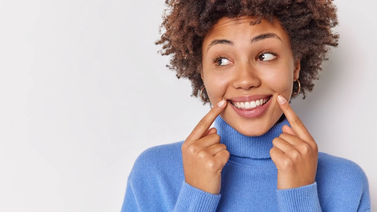 Conheça 3 truques simples para clarear seus dentes em casa