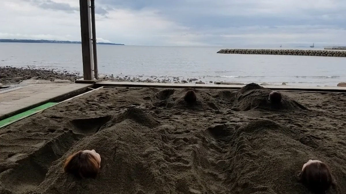 Conheça os efeitos da tradição japonesa de tomar banho de areia
