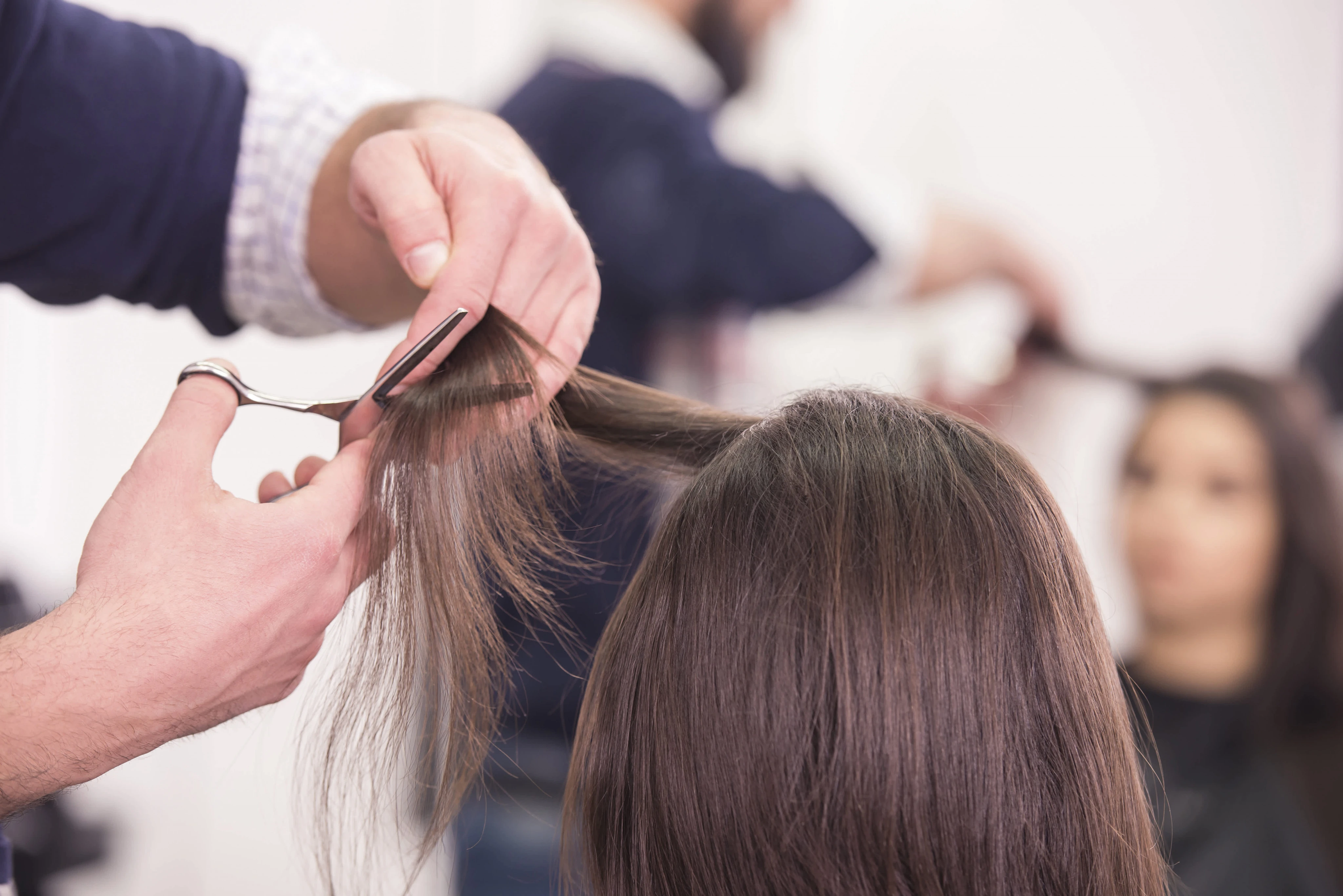 Veja 5 opções de corte de cabelo que afinam o rosto e rejuvenescem mulheres acima dos 40 anos