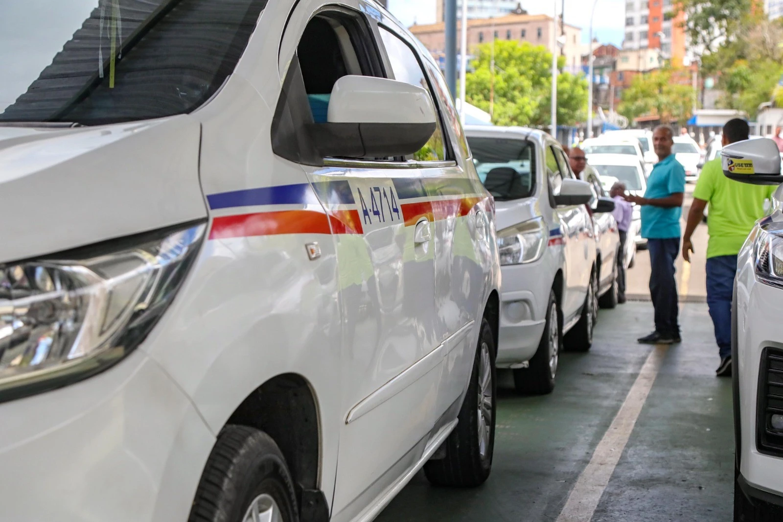 Prefeitura de Salvador inicia vistoria de taxistas regulamentados