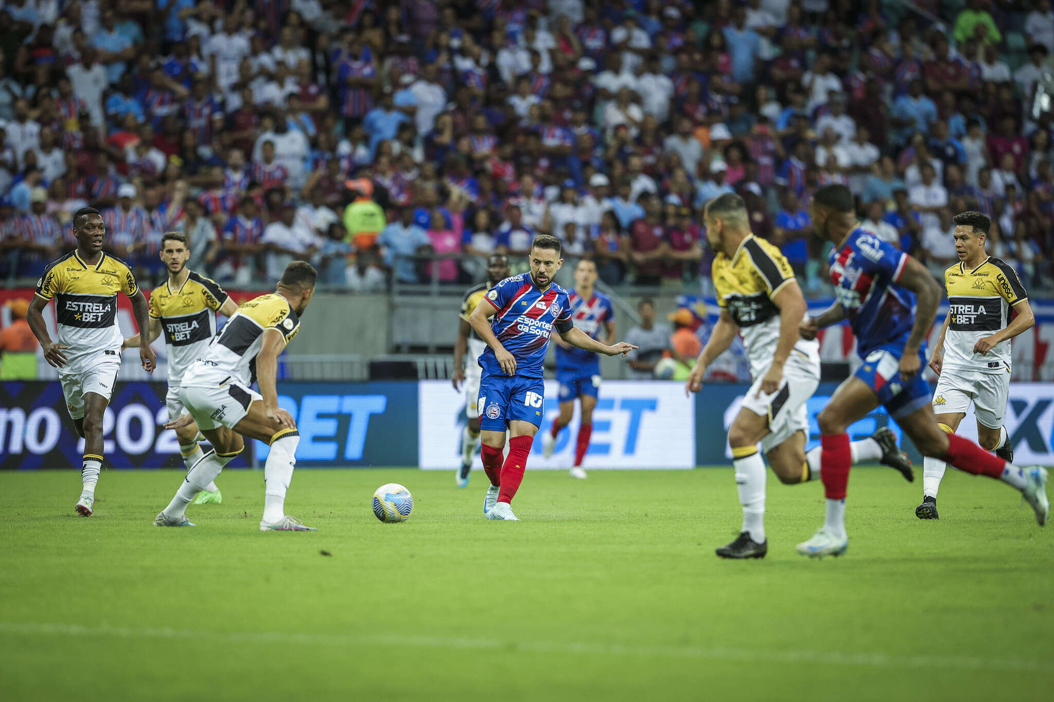 Everton Ribeiro celebra triunfo sobre o Criciúma e lamenta ausência contra o Flamengo: 'Quem entrar vai dar conta'