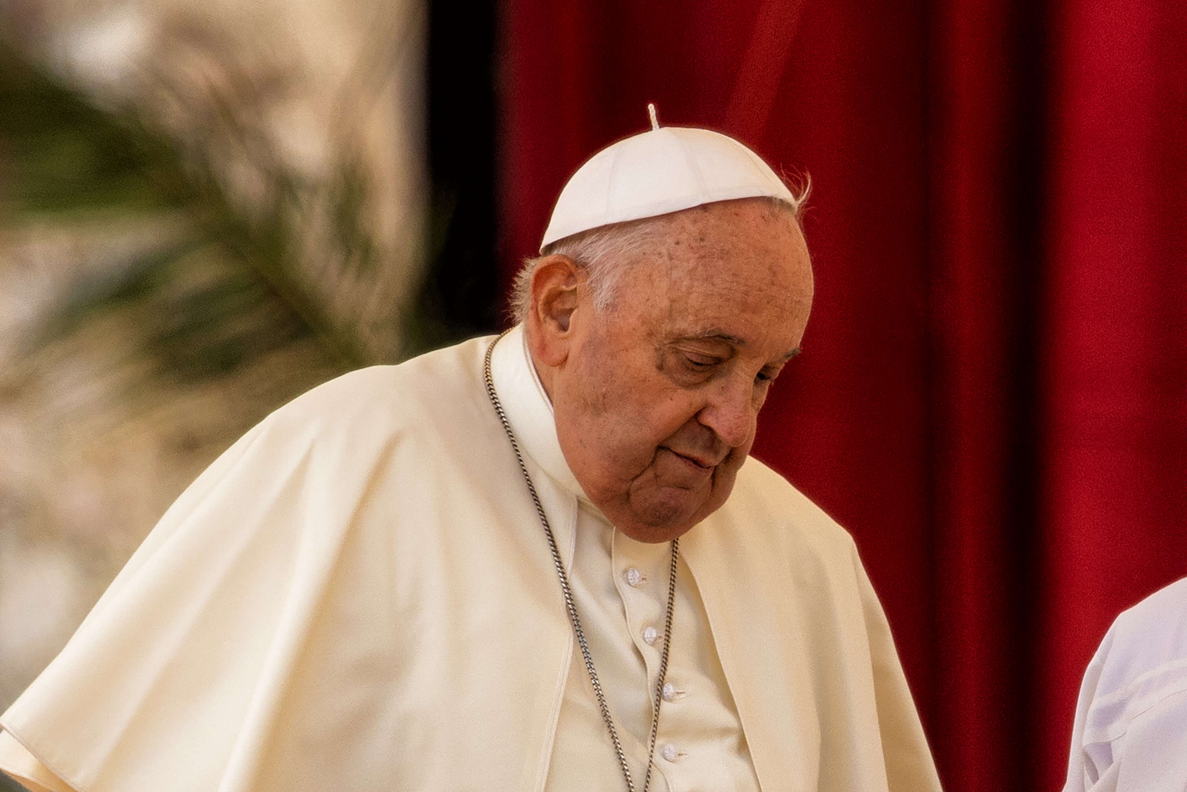 'Quadro complexo': Papa tem pneumonia nos dois pulmões, revela Vaticano