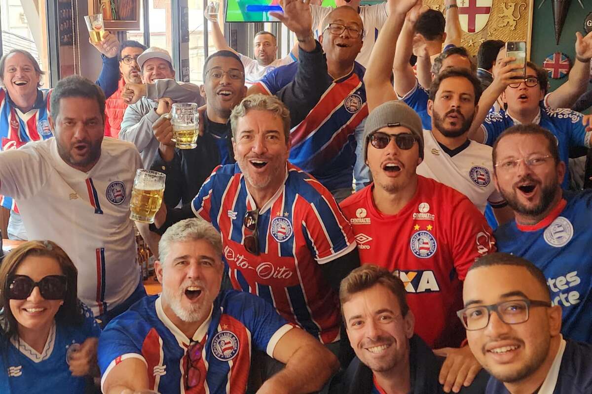 Torcida do Bahia enche bar de La Paz antes do jogo pela Libertadores