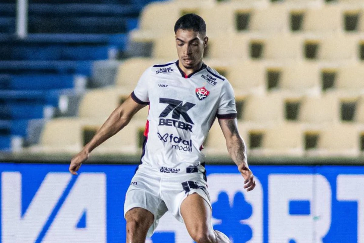 Após deixar o Vitória, lateral-esquerdo é contratado por clube Árabe