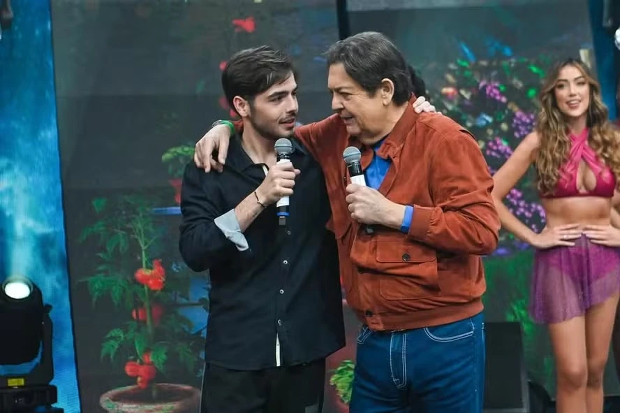 Filho de Faustão revela dificuldades do pai com a fama: 'Nunca foi de sair'