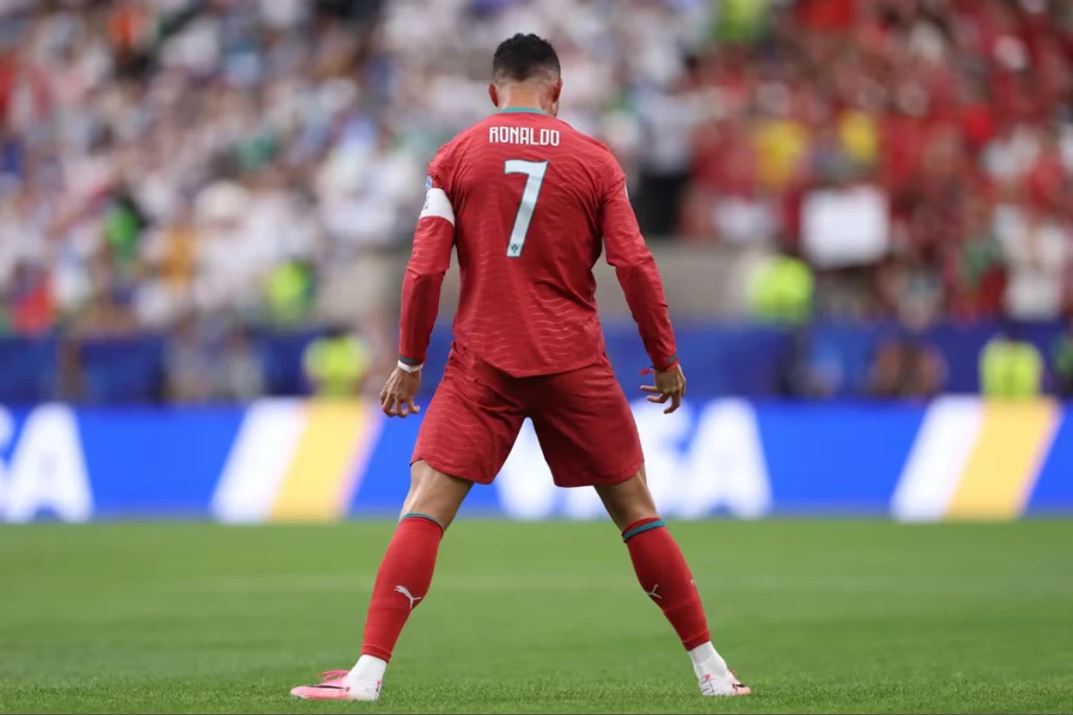 Cristiano Ronaldo ignora pergunta sobre Messi, desabafa e rebate críticas após recorde histórico