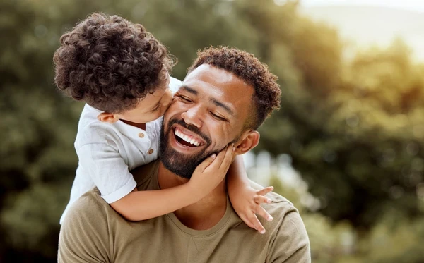 Feliz Dia dos Pais: 100 mensagens para mandar no WhatsApp e arrasar nas homenagens