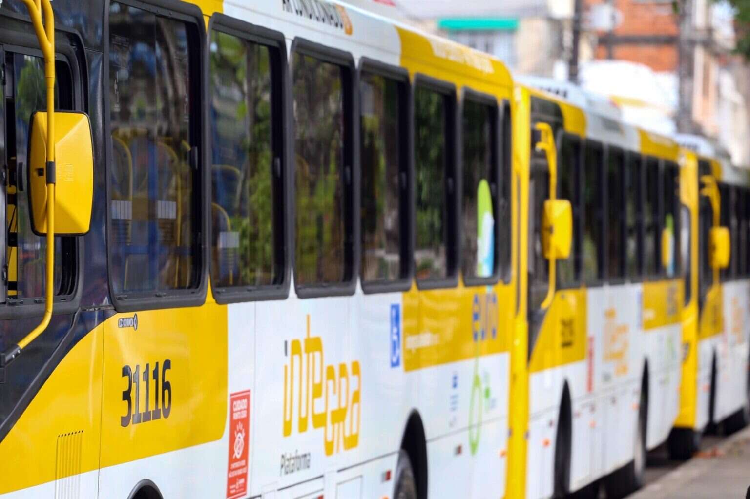 Ônibus deixam de circular em Tancredo Neves após tiroteio