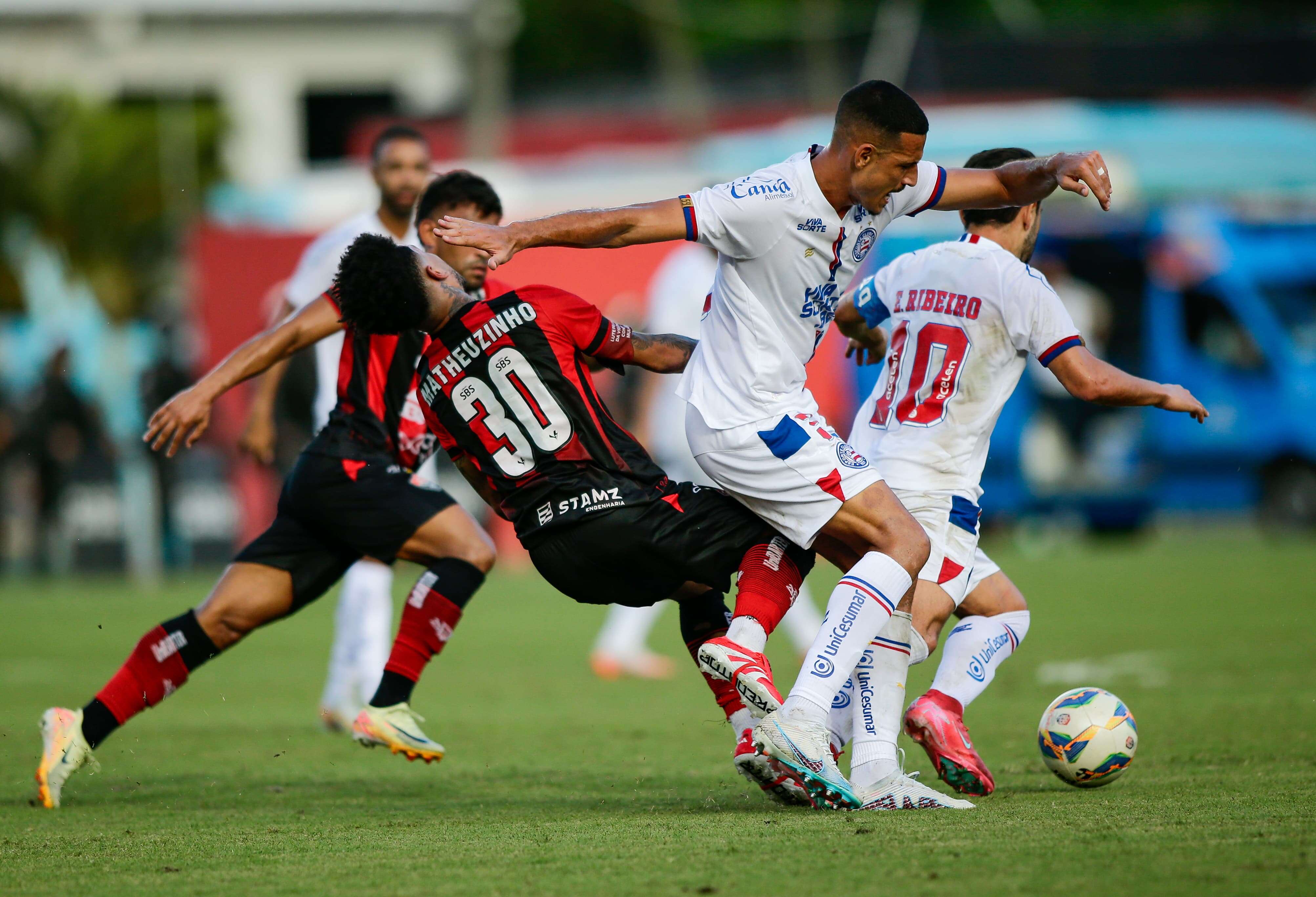 Bahia vence o Baianão em empate com nove cartões amarelos e quatro vermelhos