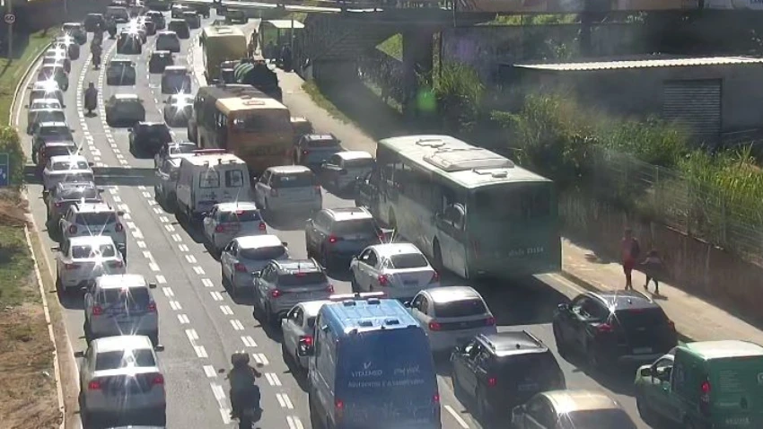 Acidente deixa um ferido e trânsito congestionado na Avenida Bonocô