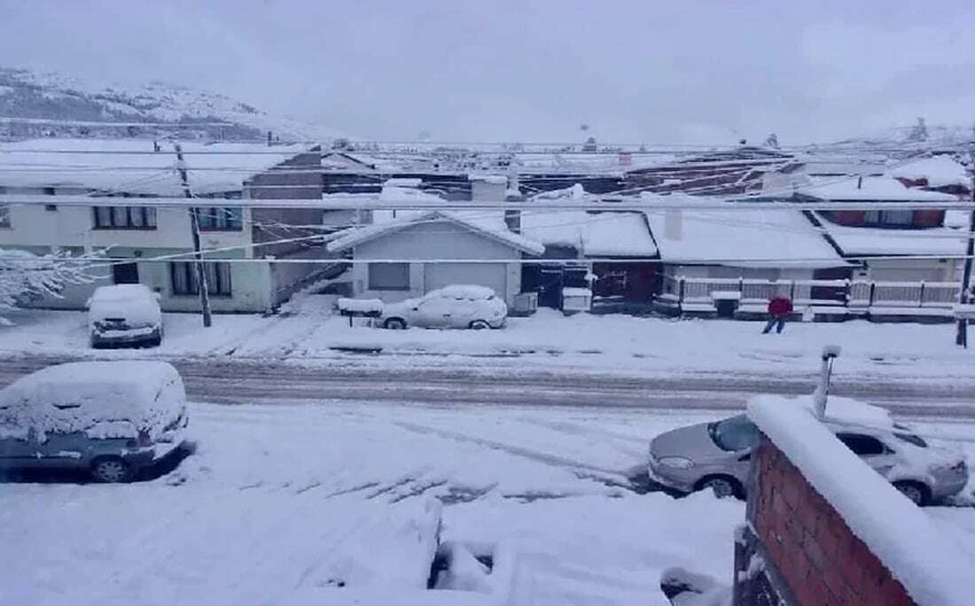 Reino Unido: neve e chuva fortes causam transtornos em aeroportos e rodovias