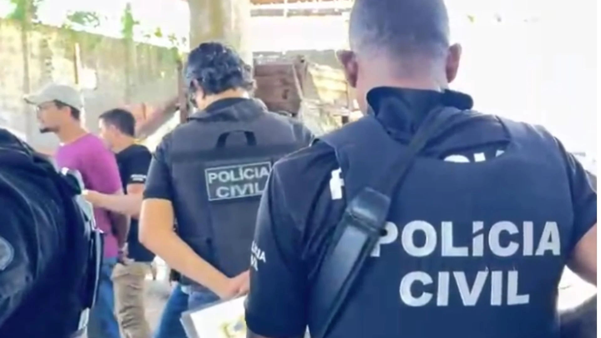 Dono de ferro-velho dificultou entrada da polícia no momento da prisão