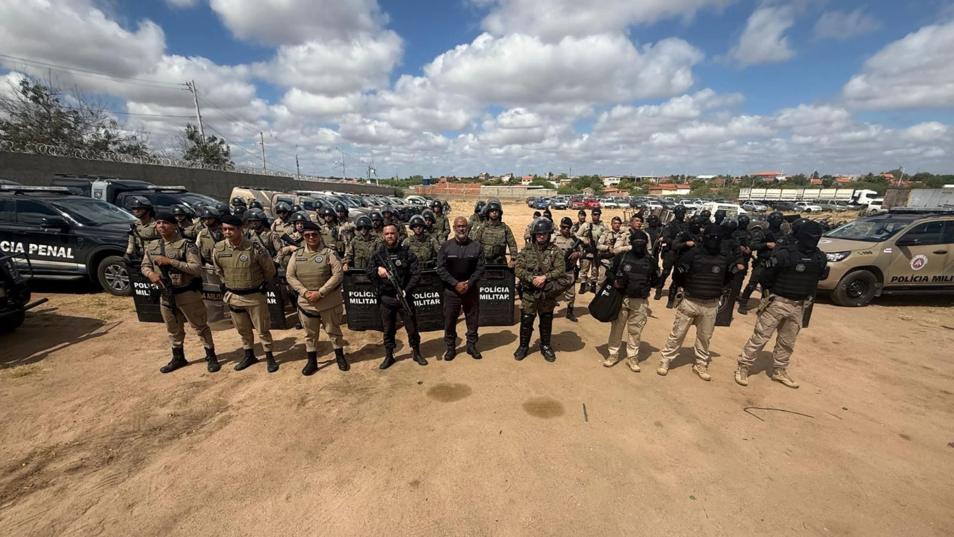 Penitenciária da Bahia é alvo de operação contra o crime organizado; veja imagens