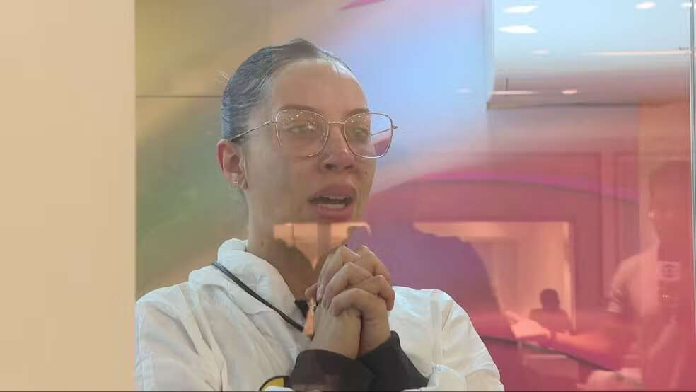 Renata interage com público na Vitrine do Seu Fifi; veja vídeo