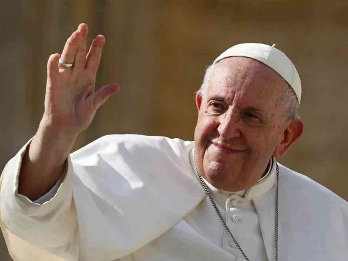 Vaticano muda regra e passa a aceitar que homens gays se tornem padres, desde que não façam sexo