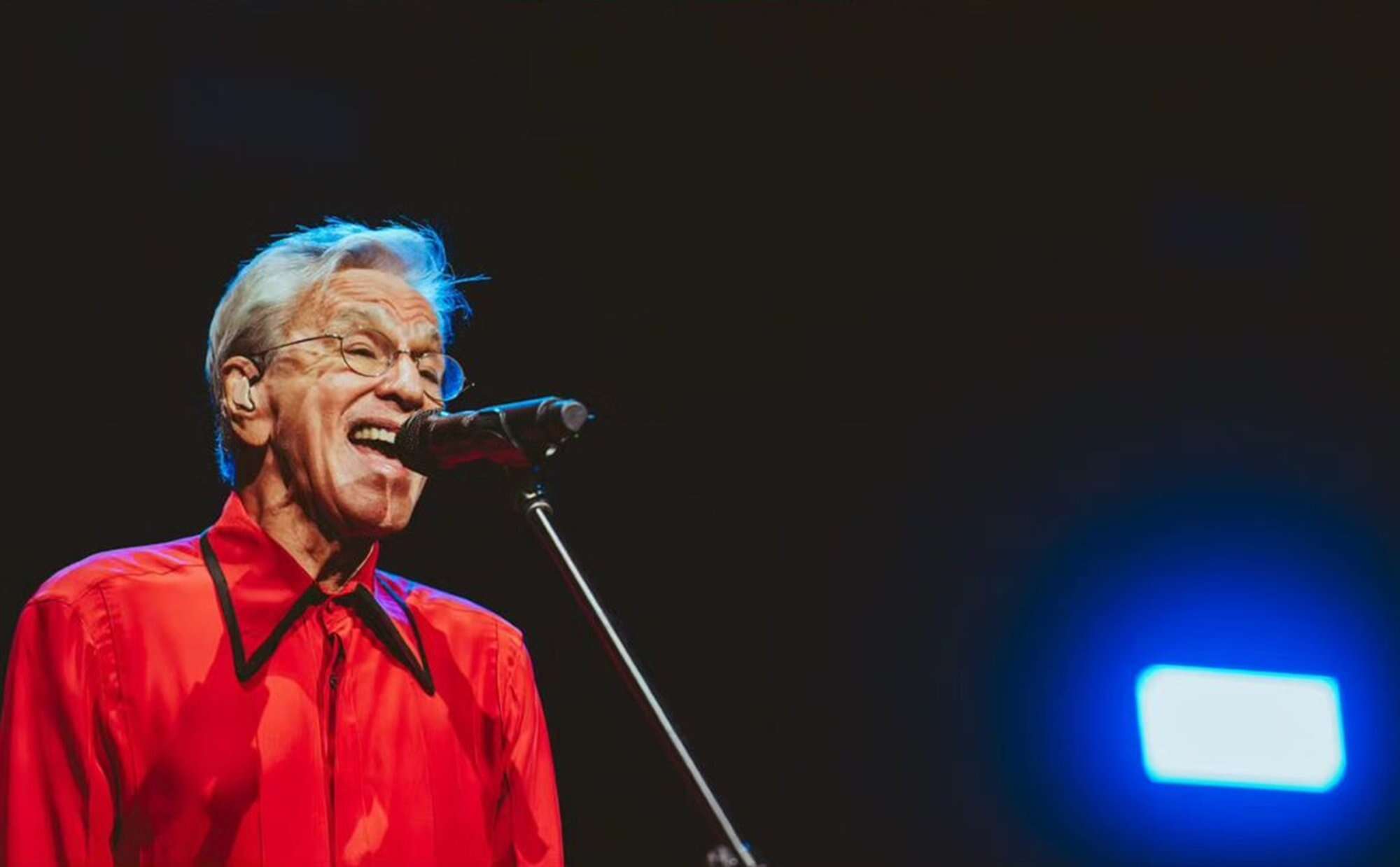 Caetano Veloso volta a cantar louvor e explica interesse por evangélicos