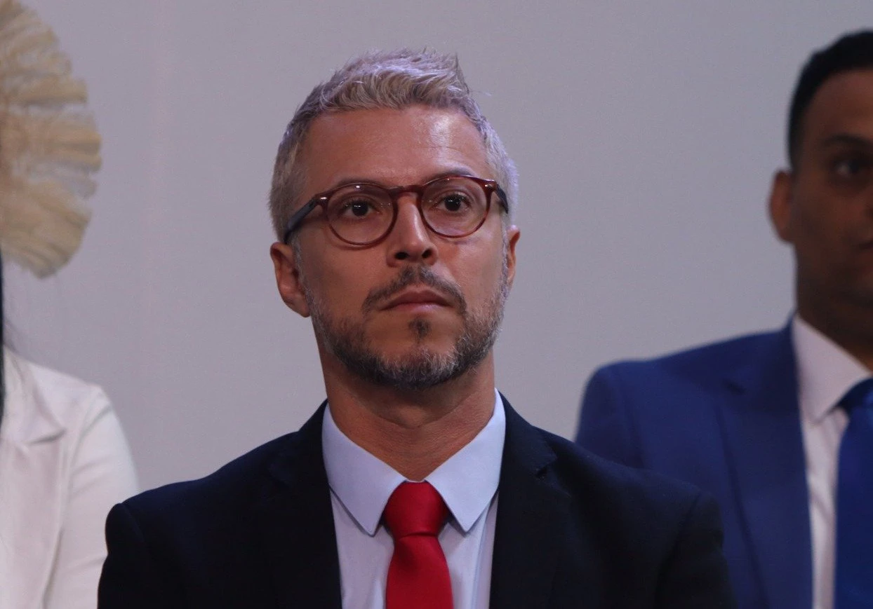 Secretário Bruno Monteiro ataca CORREIO, mas quem o chamou de 'alienígena' foi grupo de artistas baianos