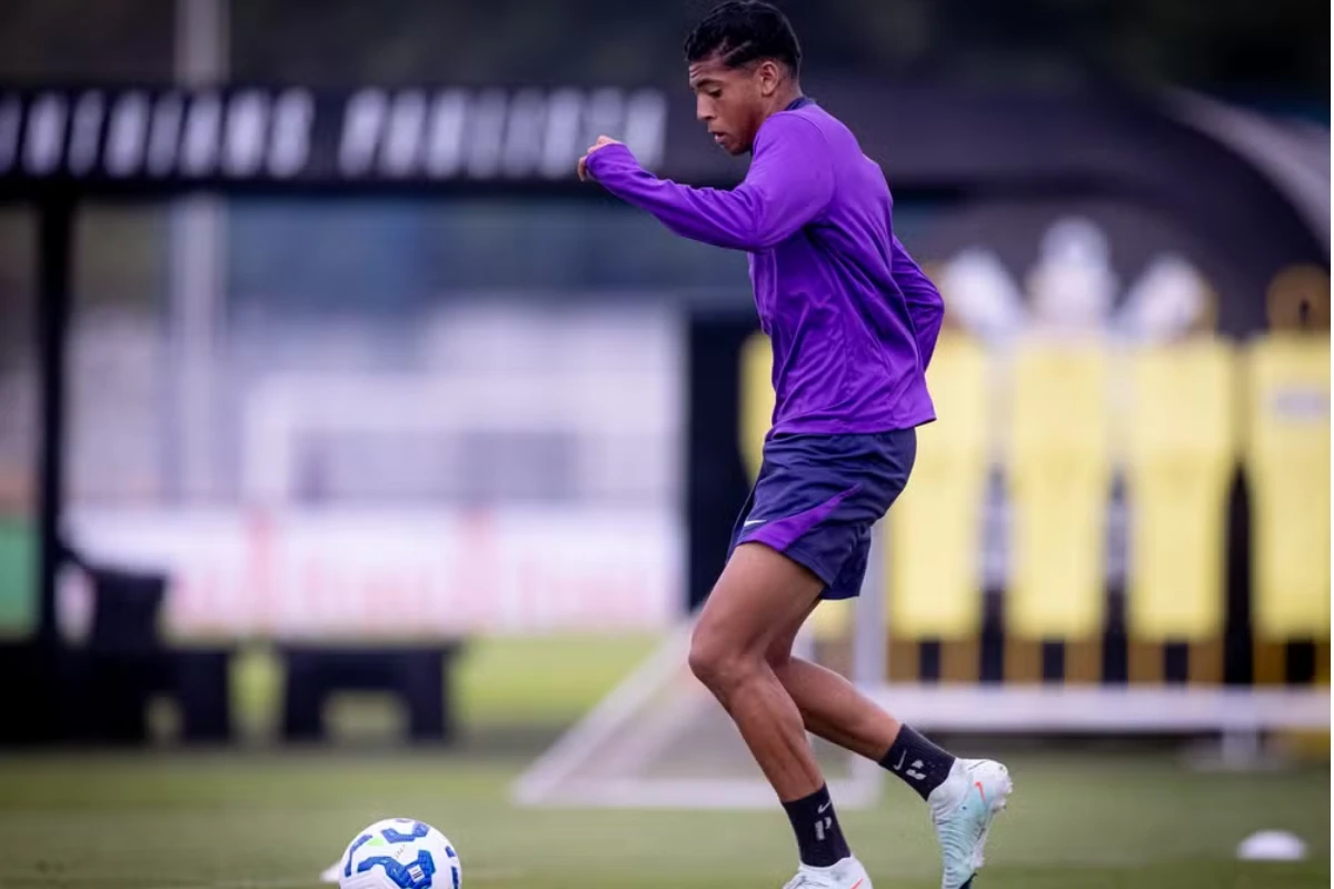 Bahia oficializa contratação de atacante pivô de polêmica com o Corinthians