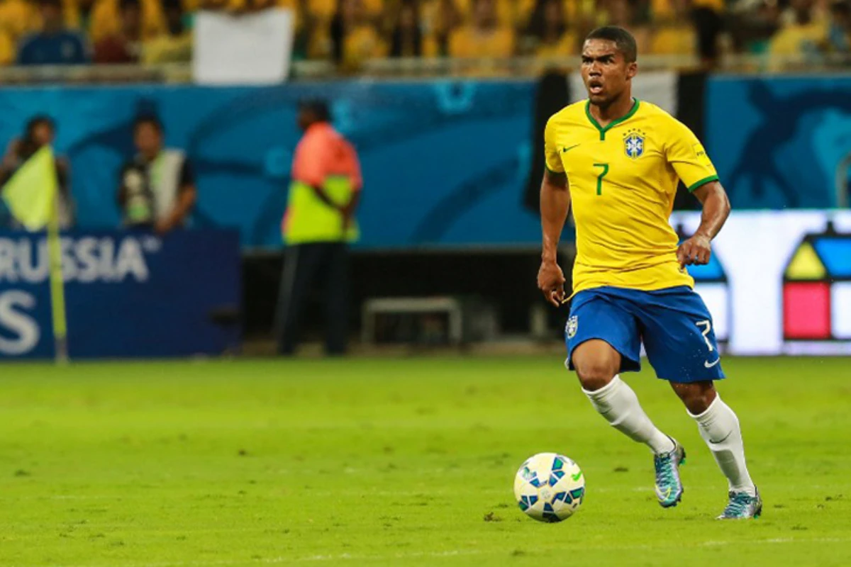 Ex-atacante da Seleção tem prisão decretada por dívida de quase R$ 500 mil em pensão