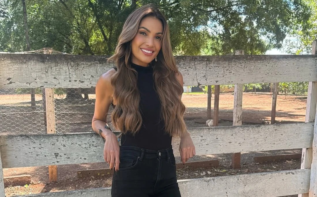 Patrícia Poeta elege look 'à vácuo' para treinar e exibe costas malhadas