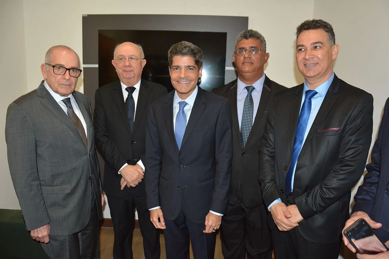 'Meu compromisso com Feira só aumenta', diz ACM Neto ao receber homenagem na Câmara Municipal