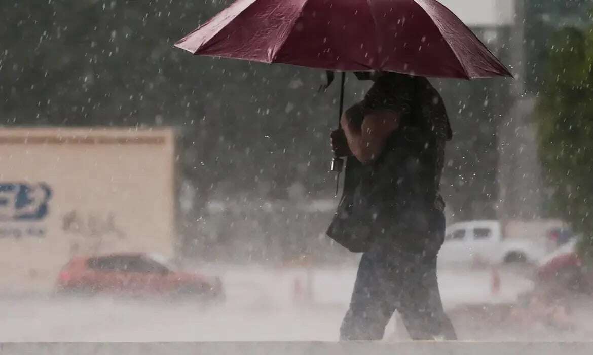 De Norte a Sul: 13 estados brasileiros serão atingidos por tempestades neste fim de semana