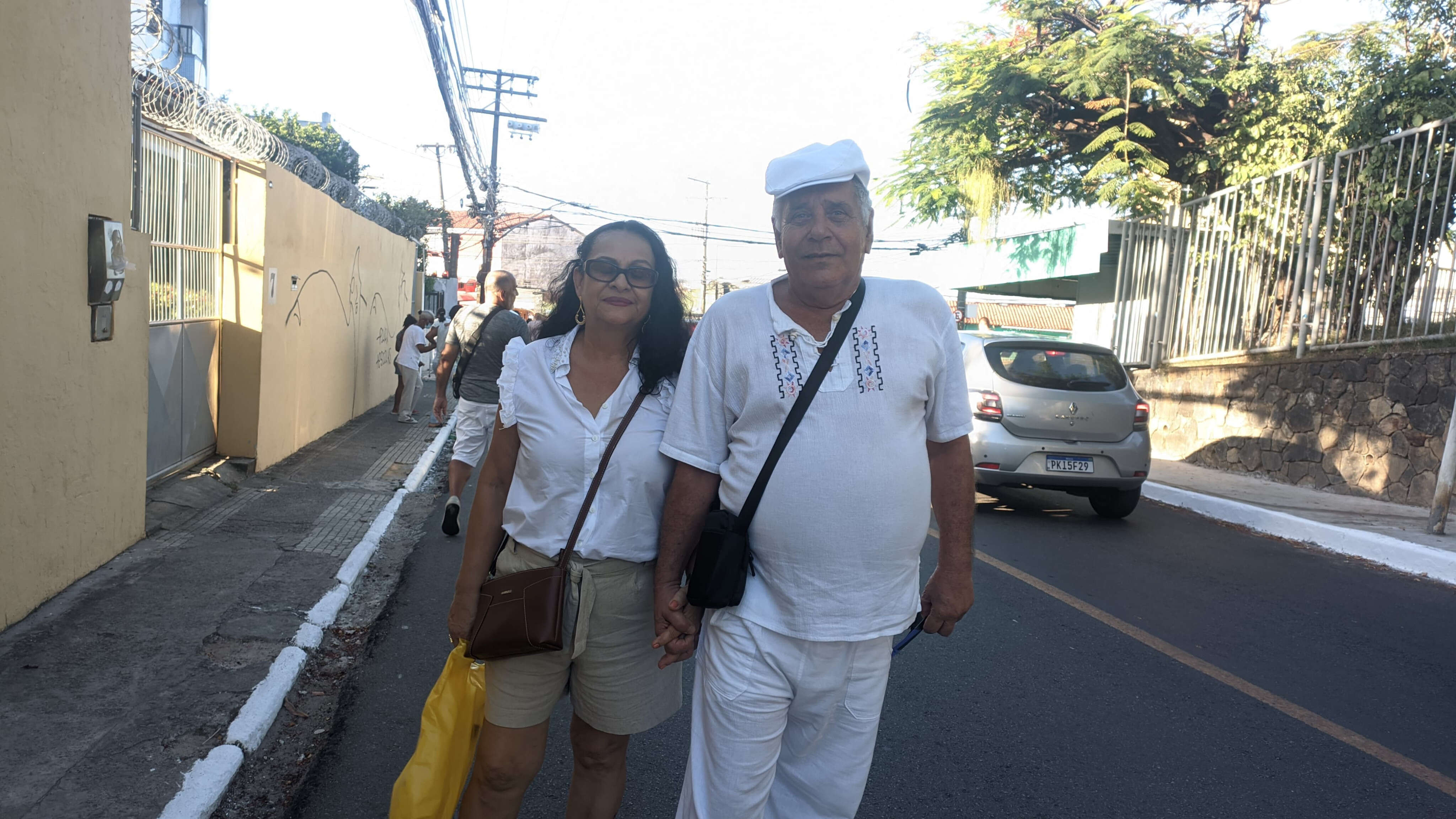 Homem que teve câncer diz que contrariou prognóstico e voltou a andar após promessa a São Lázaro