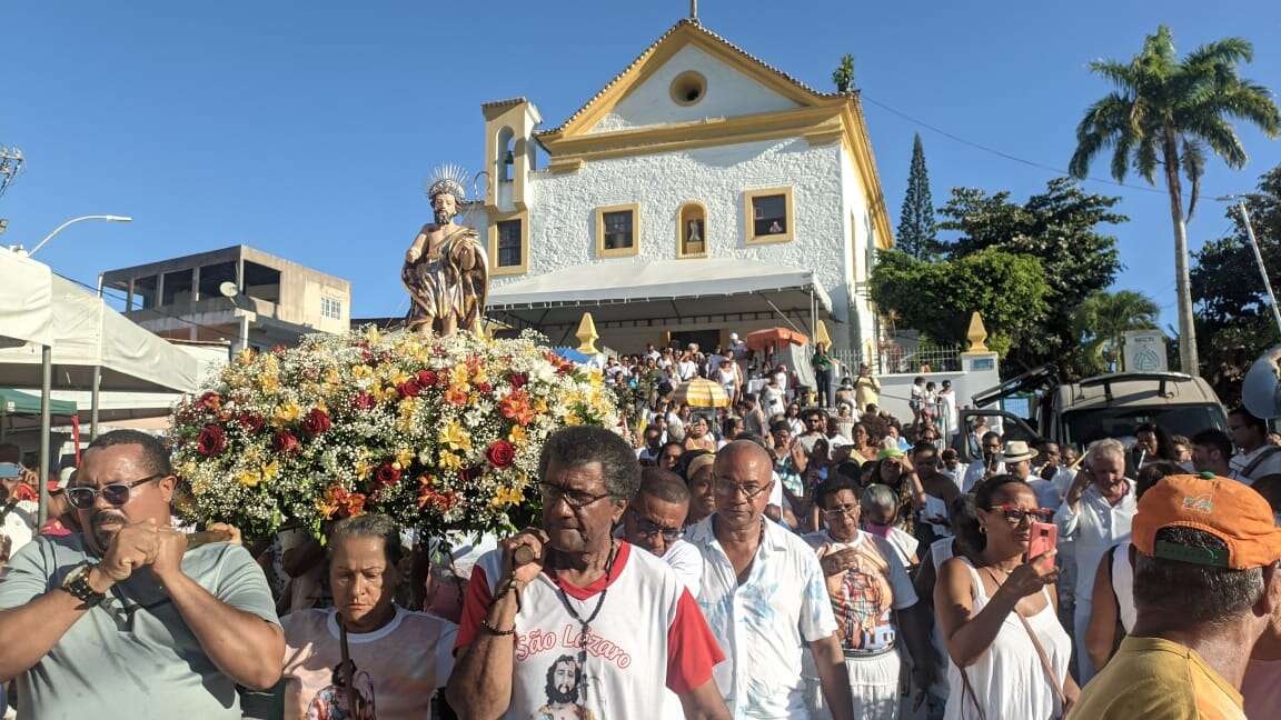 Procissão de São Lázaro reúne fiéis debilitados em busca de cura