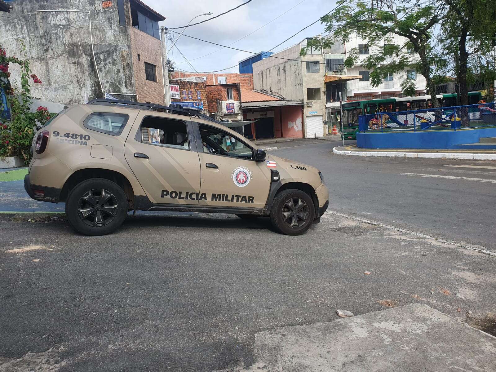 'Mais de 10 homens armados na rua': Santo Inácio registra mais uma noite de confrontos entre traficantes