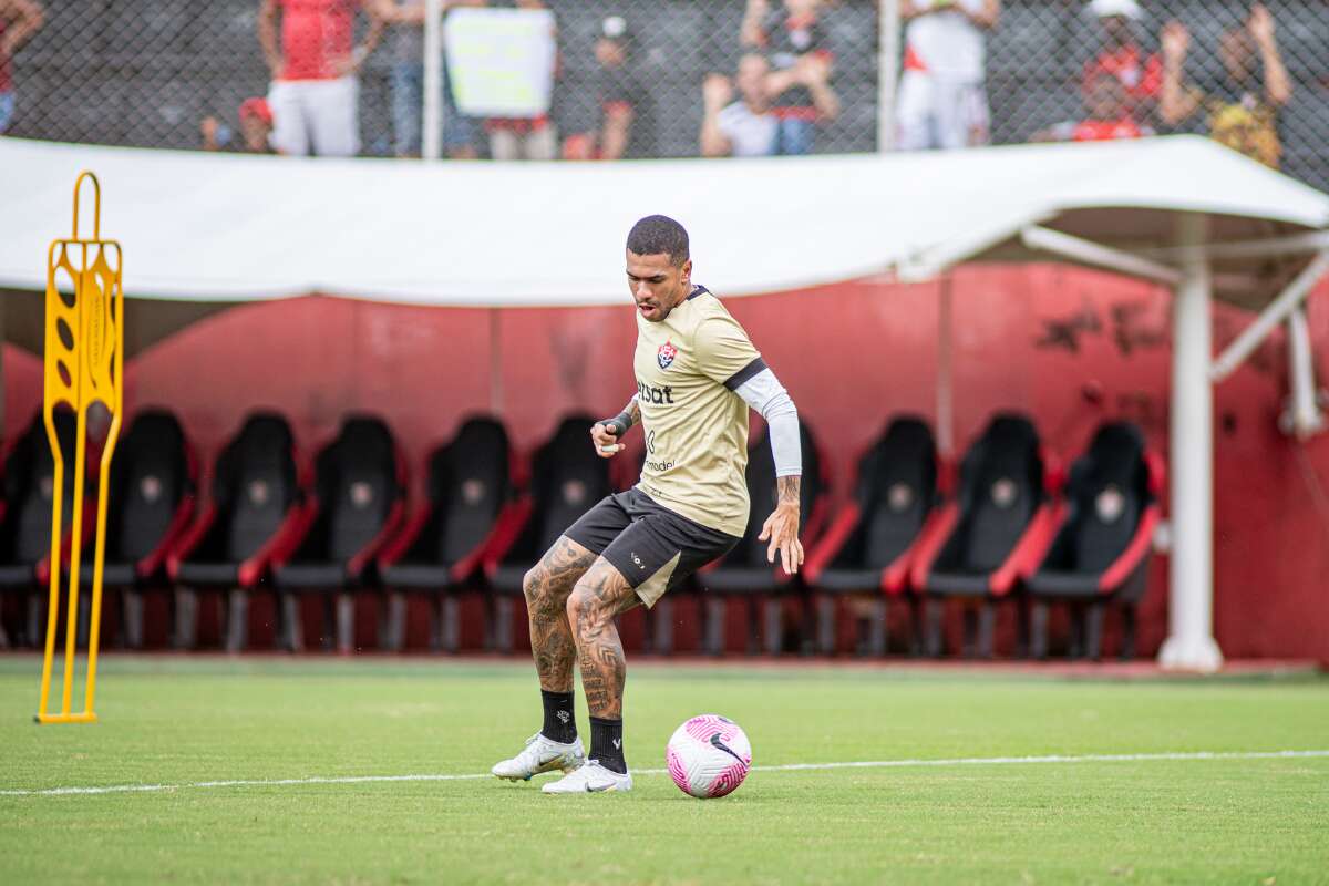 Dando início a sequência de confrontos diretos, Vitória encara Red Bull Bragantino com urgência de ganhar