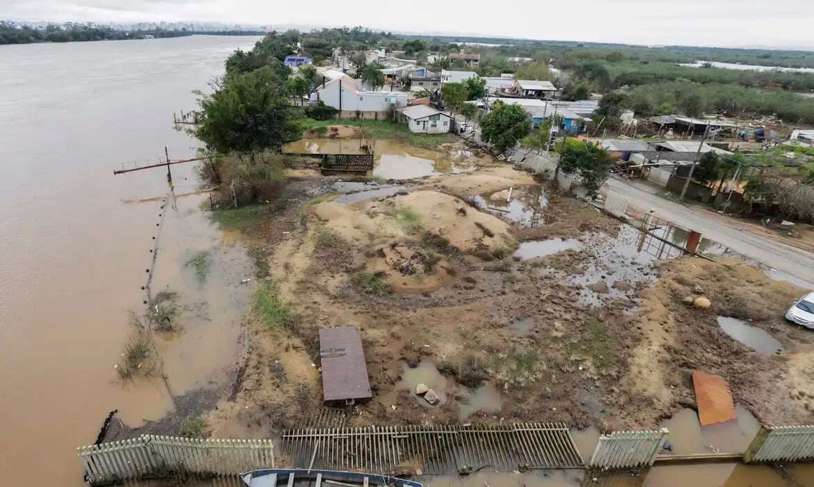 Duas pessoas são presas suspeitas de desviar recursos destinados a vítimas de enchentes no Rio Grande do Sul