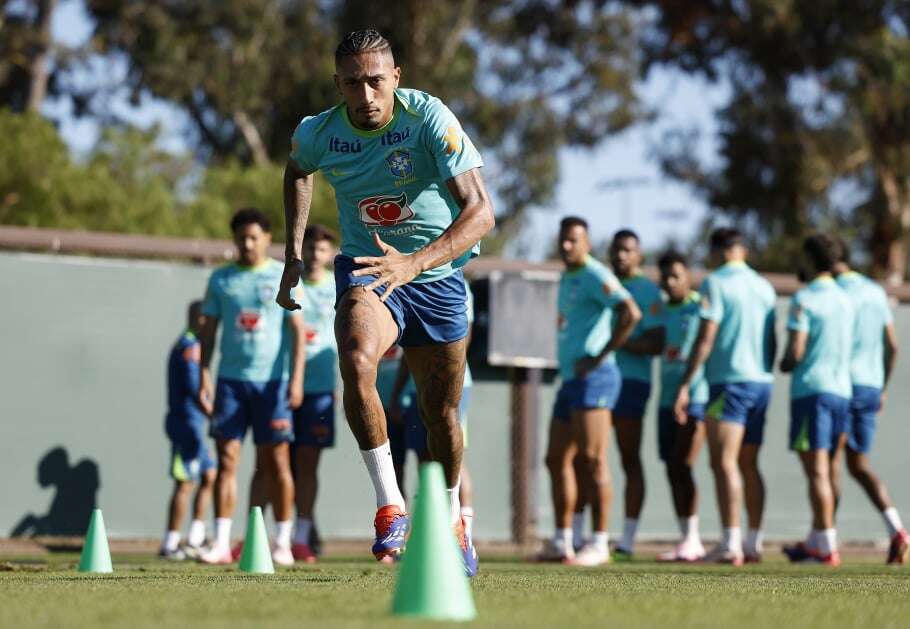 Possível titular na quinta, Igor Jesus celebra chegada rápida à seleção e promete empenho